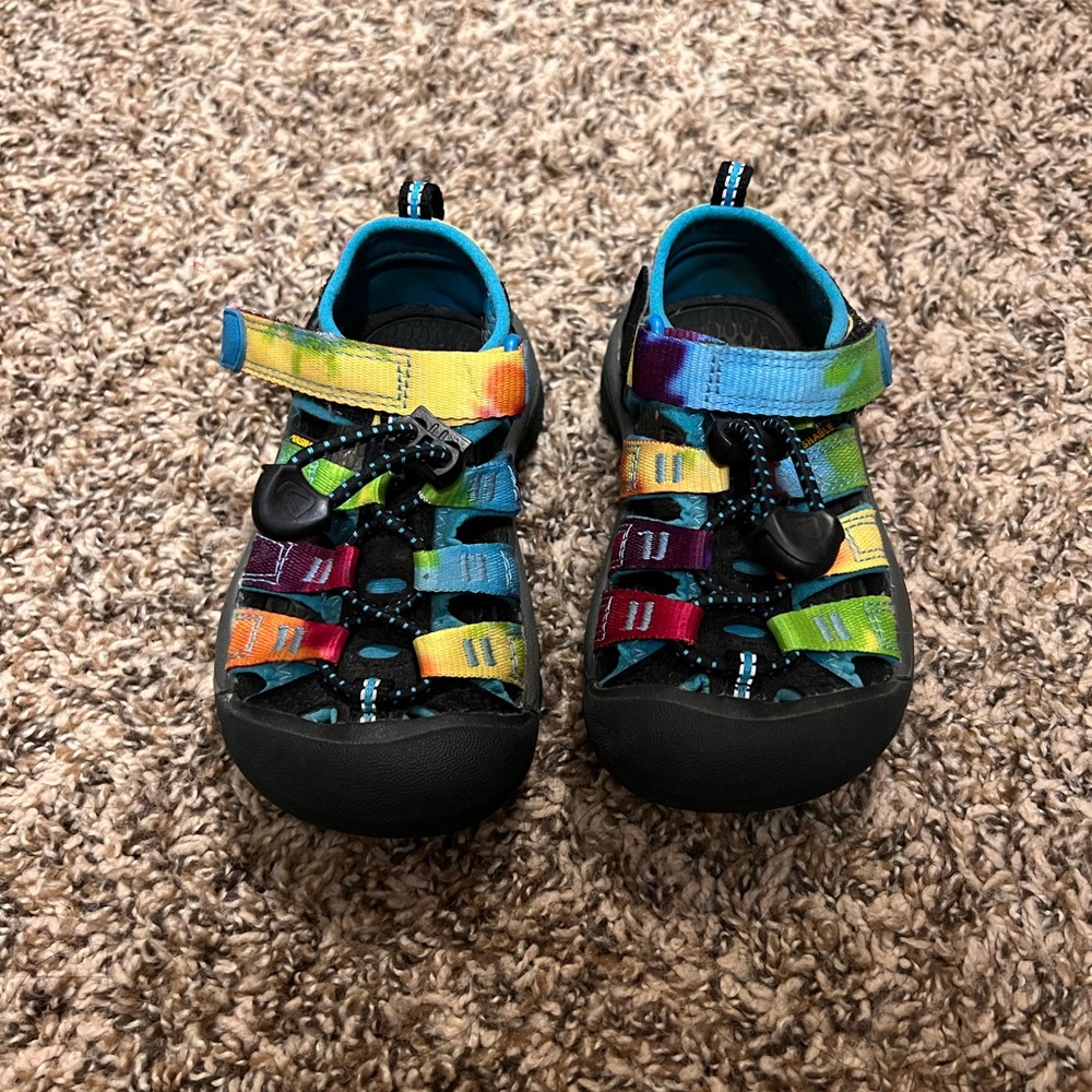 Toddler Keens size 8